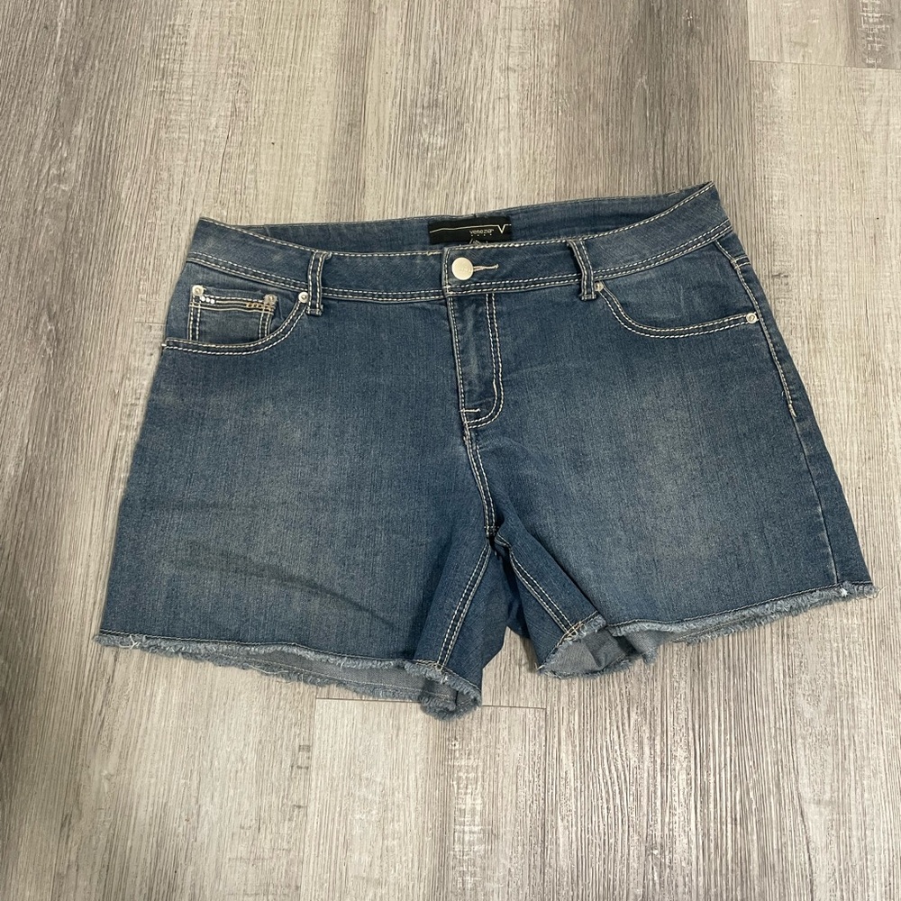Venezia women 💙💎 Blue Jean Distressed Shorts Rolled Hems Casual, size 14, GUC